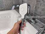 anh thuc te voi sen xa bon tam toto tbg08202a gan bon 4 lo gc 10