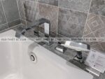anh thuc te voi sen xa bon tam toto tbg08202a gan bon 4 lo gc 6