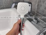 anh thuc te voi sen xa bon tam toto tbg08202a gan bon 4 lo gc 9