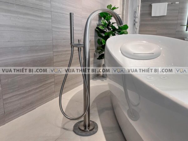 anh thuc te voi sen xa bon tam toto tbp01301atbn01105b dat san 1