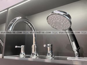 anh thuc te voi sen xa bon tam toto tbs02202b gan bon 4 lo ln 4