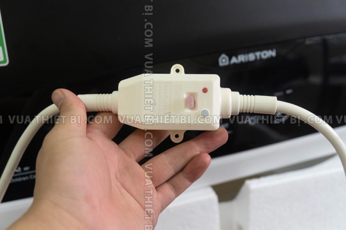 cuc chong giat elcb cua binh nong lanh ariston sl2 lux d wifi 20 30 lit 2