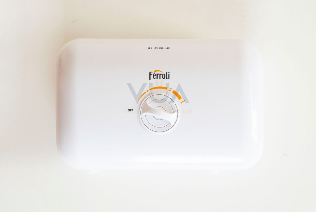 Máy nước nóng Ferroli RITA FS4.5 TE & RITA FS4.5 TM - So sánh giống khác nhau 7 ferroli rita fs 45te mat truoc