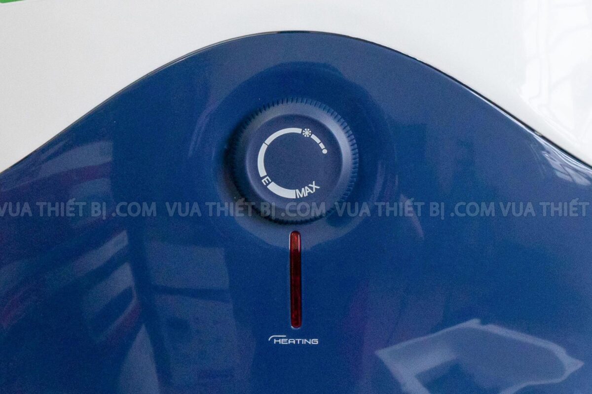 mat truoc binh nong lanh ariston blu r 15 30 lit vuong gian tiep 1