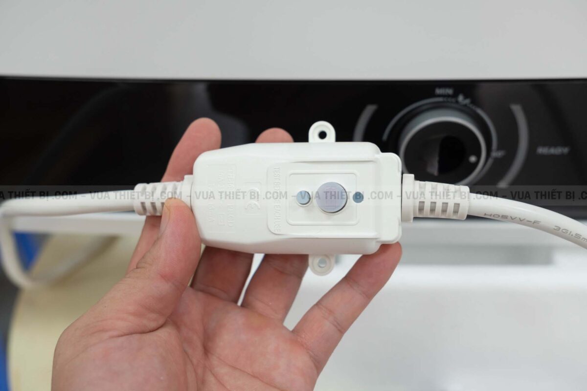Bình nóng lạnh ARISTON SLIM3 20 RS 20L AG+ lít (SL3) ngang gián tiếp 2.5FE 2500W - Ảnh 13