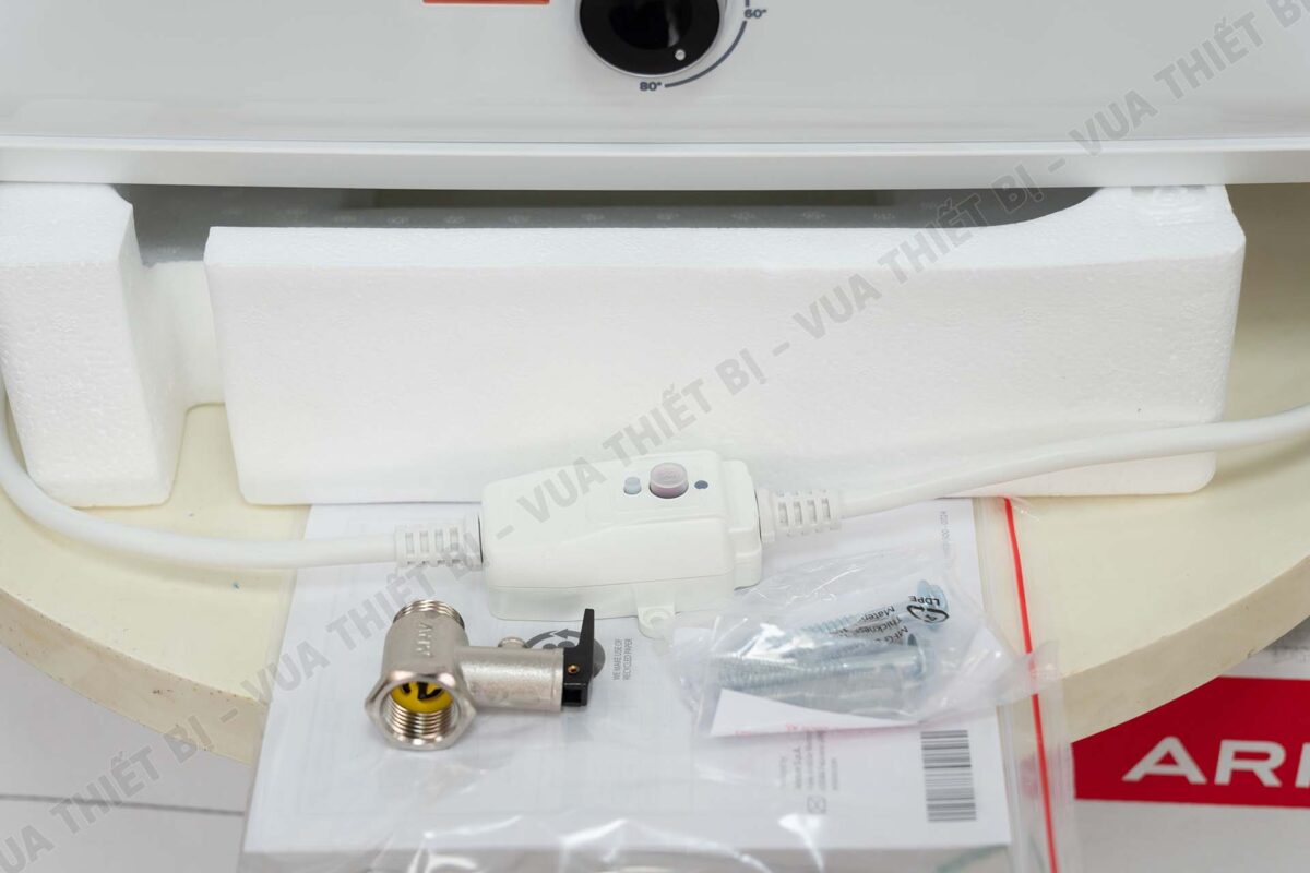 Bình nóng lạnh ARISTON SLIM3 30 B 30L AG+ lít (SL3) ngang gián tiếp 2.5FE 2500W - Ảnh 9