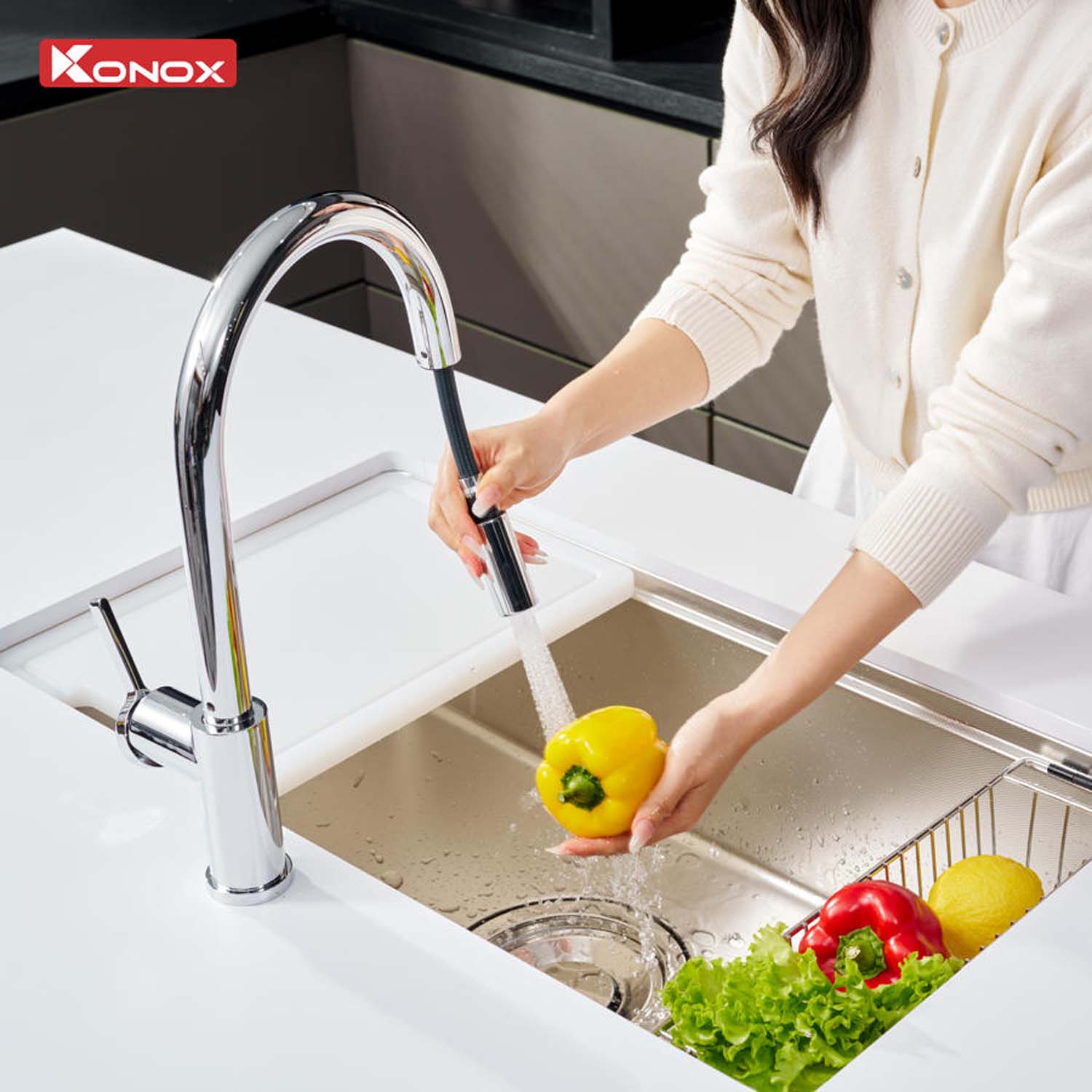 Vòi rửa bát KONOX Alto Smart Chrome nóng lạnh rút dây 7 hinh anh thuc te Voi rua bat KONOX Alto Smart Chrome nong lanh rut day 2
